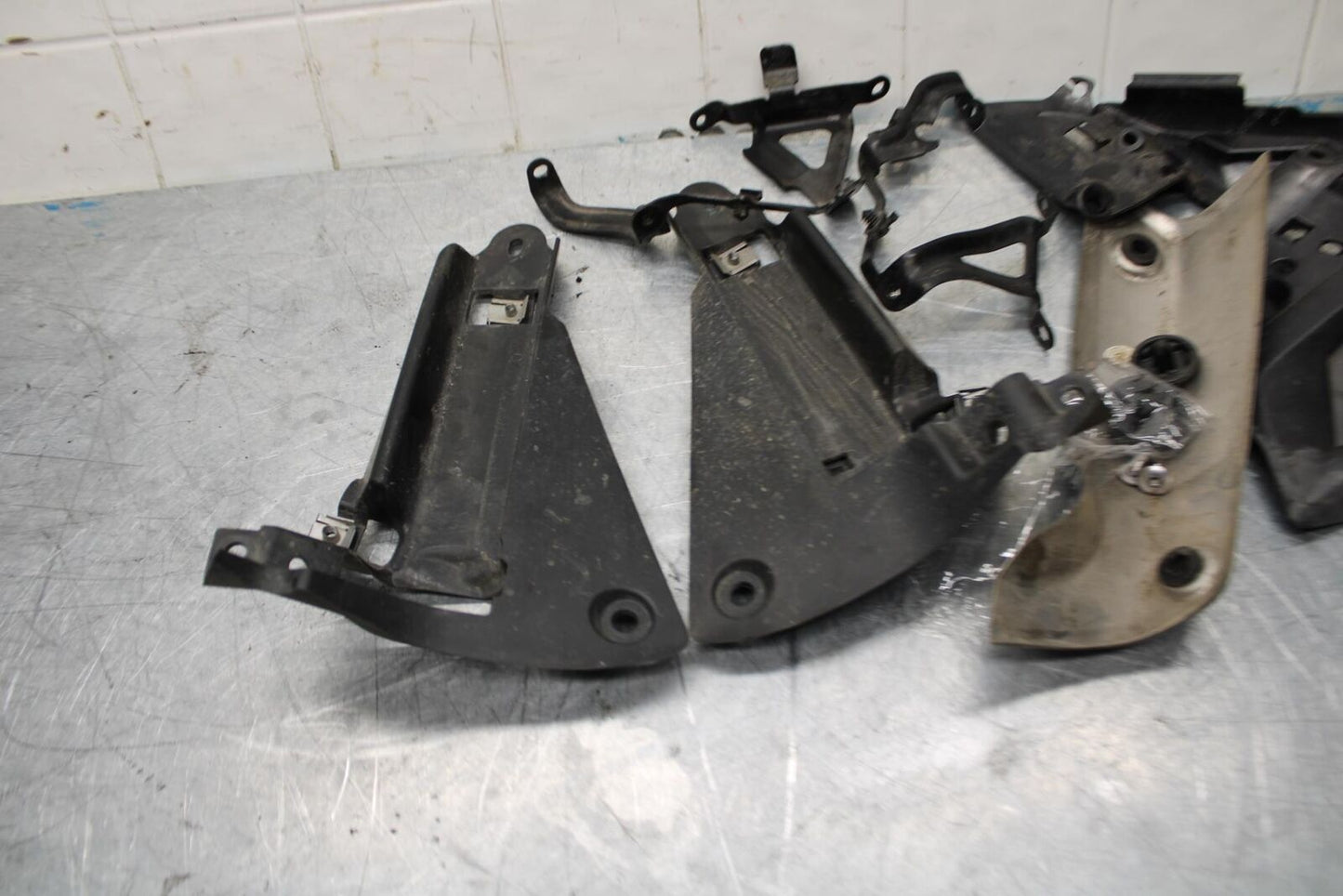 14-15 TRIUMPH STREET TRIPLE R LEFT OVER BRACKET MOUNT BB441