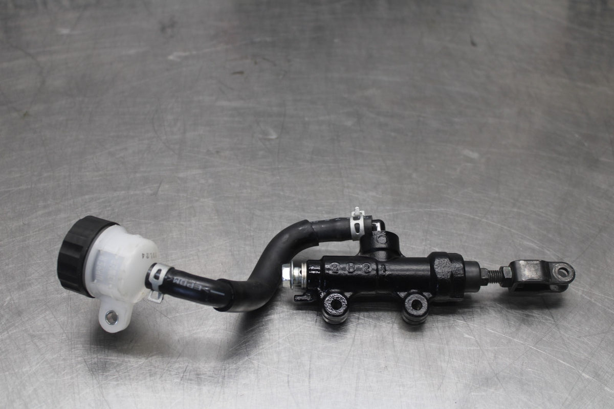 15-26 SUZUKI GSXR600 REAR BACK BRAKE MASTER CYLINDER W RESERVOIR BB888