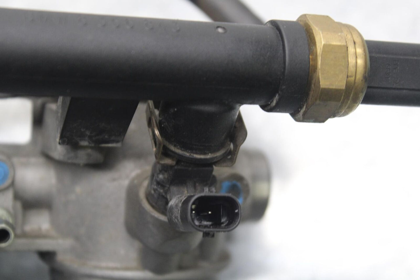 20-23 BMW F900R MAIN FUEL INJECTORS / THROTTLE BODIES BB603