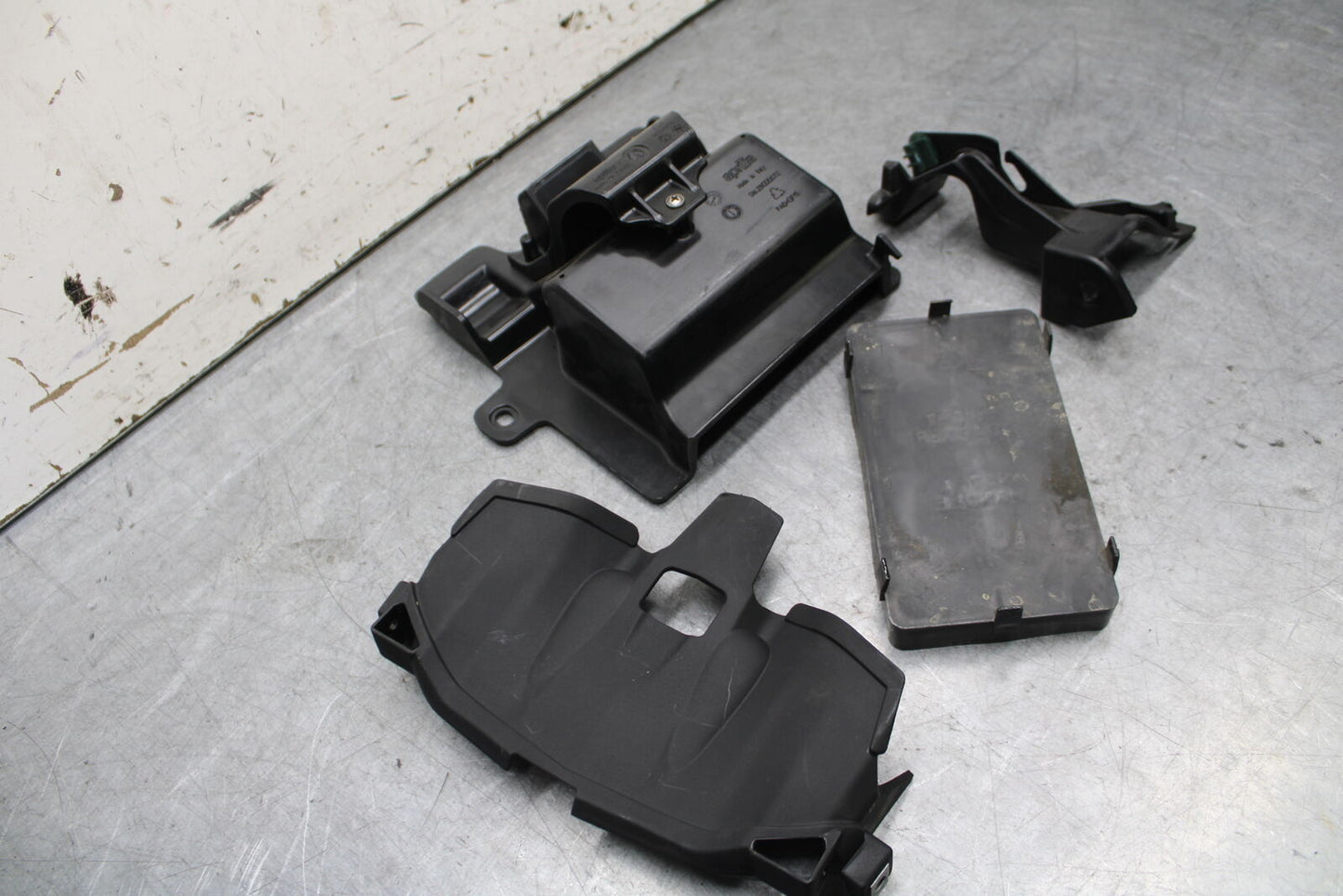 20-23 APRILIA RS660 MISCELLANEOUS INNER FAIRING COWL TRIM COVER PAN BB667