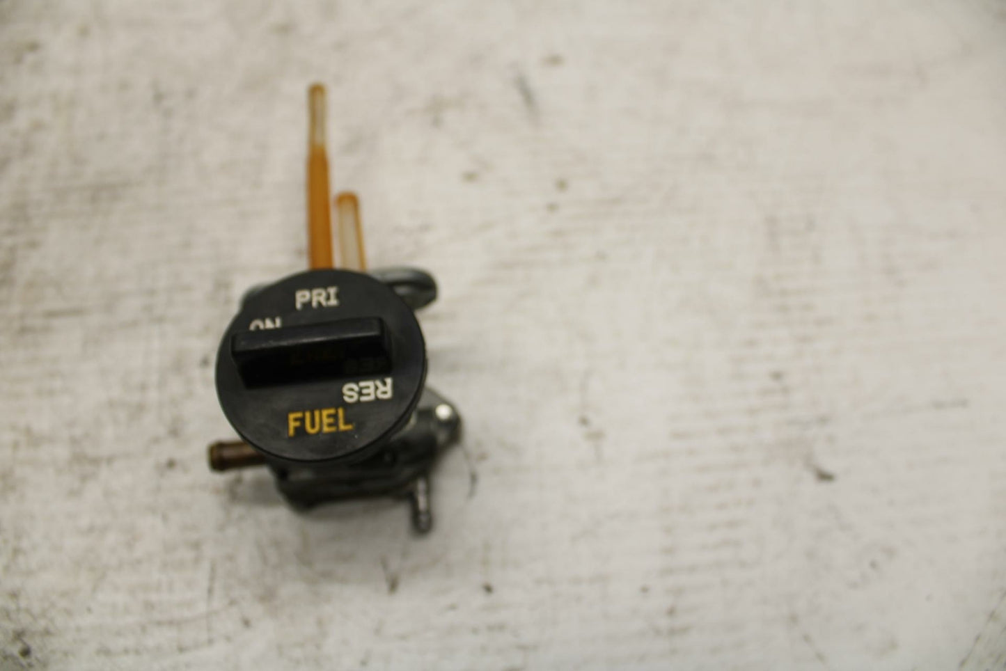 90-07 KAWASAKI ZZR 250 FUEL GAS TANK PETCOCK SHUT ON OFF VALVE BB298