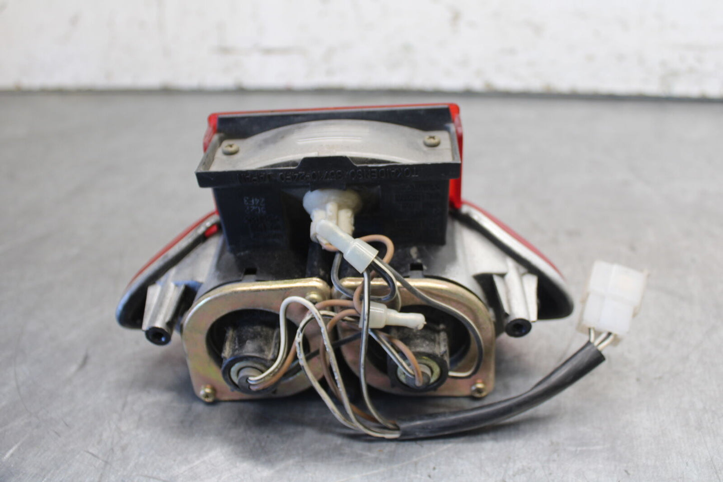 04-05 SUZUKI KATANA 750 GSX750F REAR TAIL TAILLIGHT BACK BRAKE LIGHT BB110