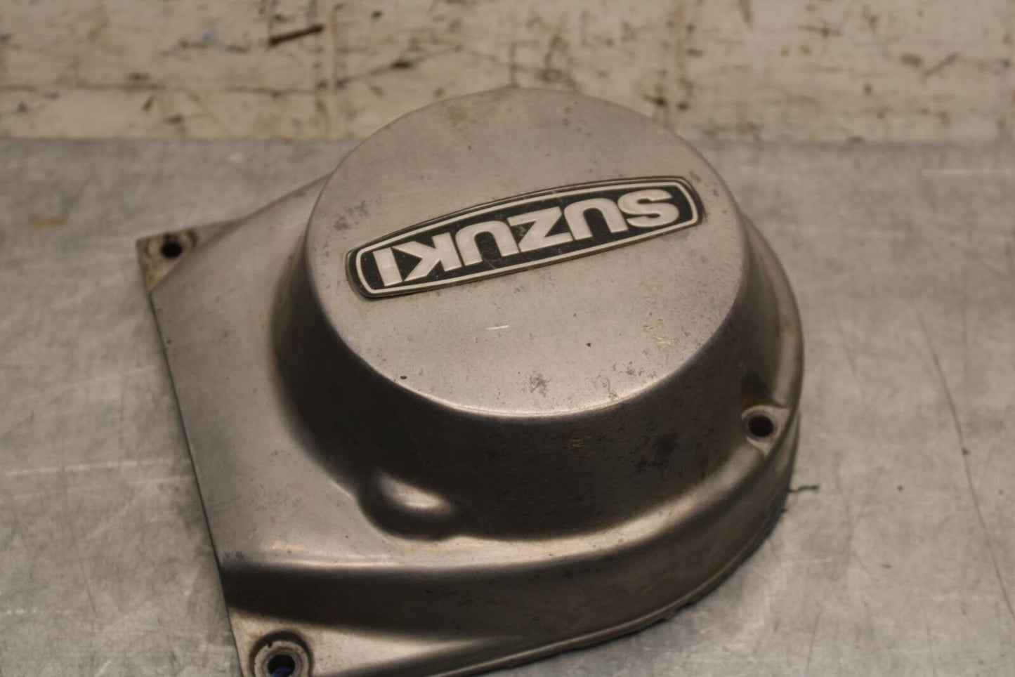 75 SUZUKI GT 550 STATOR MAGNETO ALTERNATOR GENERATOR COVER BB67