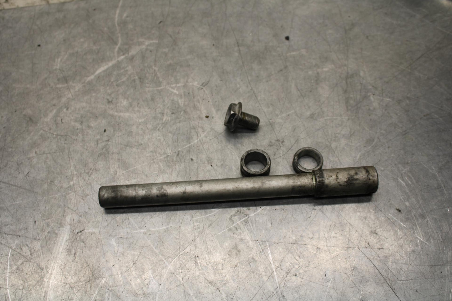 2006 Honda CBR600F4i FRONT WHEEL RIM AXLE PIVOT BOLT 44301-MBW-E11 BB567