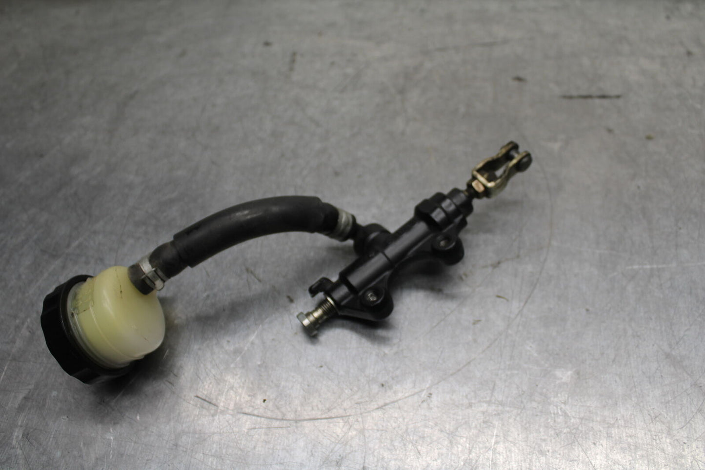 03-04 TRIUMPH DAYTONA 600 REAR BACK BRAKE MASTER CYLINDER W RESERVOIR BB745