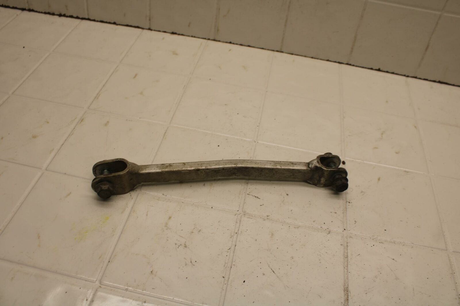 01-02 SUZUKI GSXR750 REAR BACK BRAKE TORQUE ROD SHAFT BAR BB402