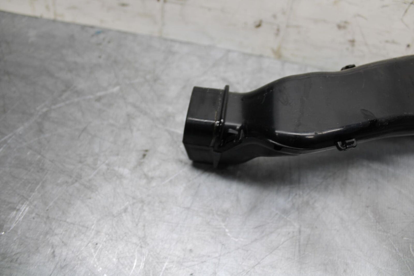 21 HUSQVARNA VITPILEN 401 RAM AIR INTAKE TUBE DUCT BB467
