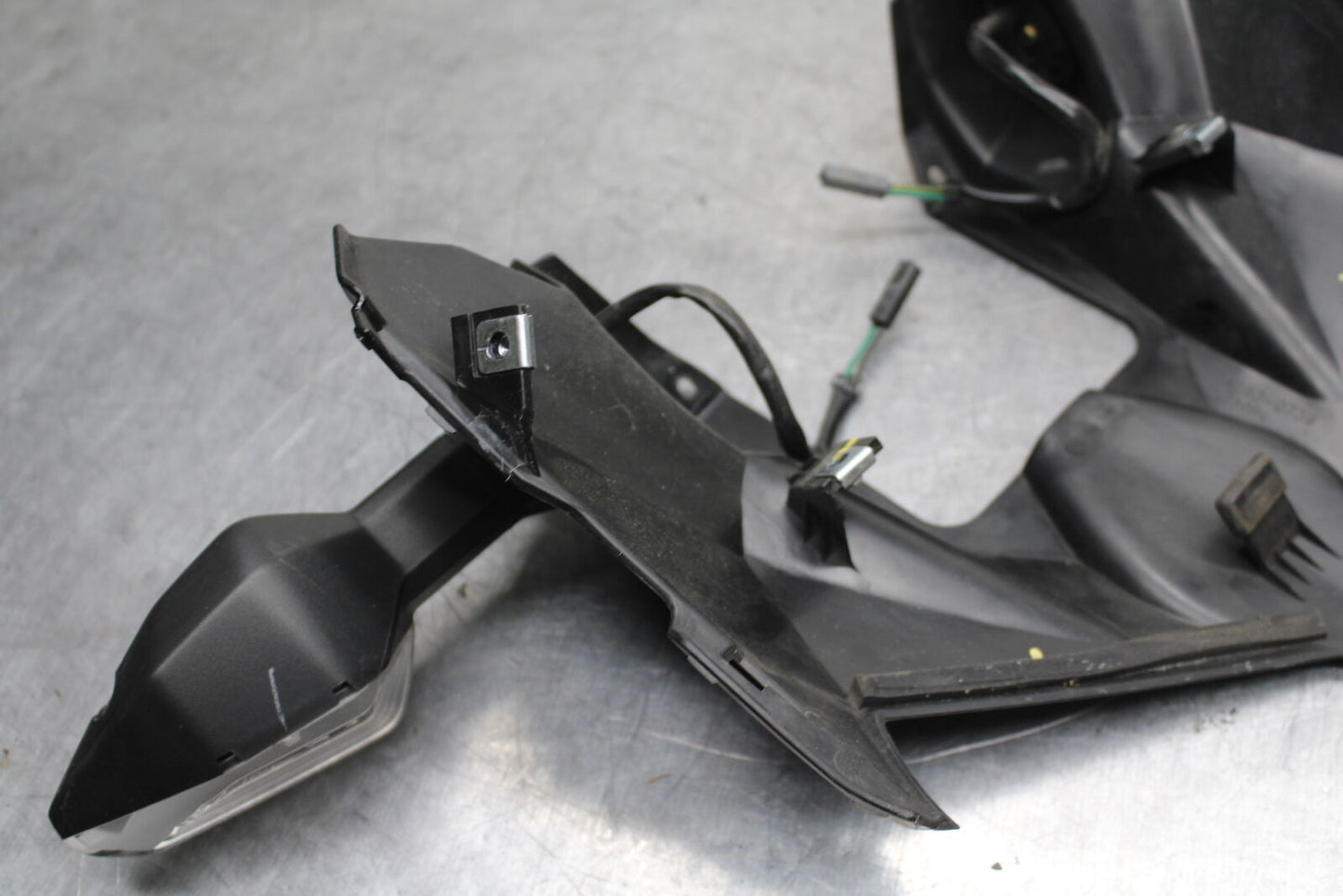19-22 KAWASAKI Z400 FRONT CENTER COWL FAIRING & TURN SIGNALS BB738