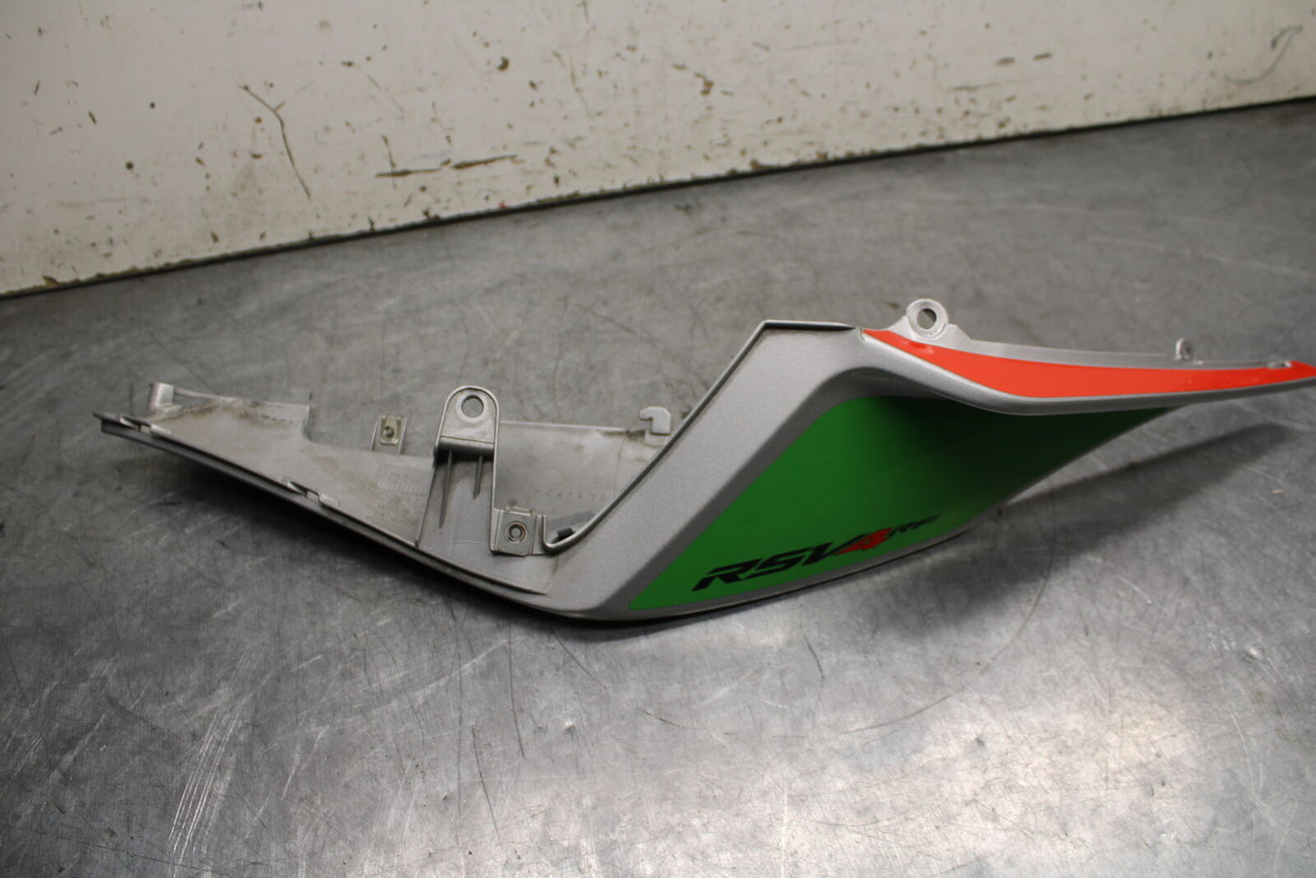 15-19 APRILIA RSV4 RF LEFT REAR BACK TAIL FAIRING COWL SHROUD BB611