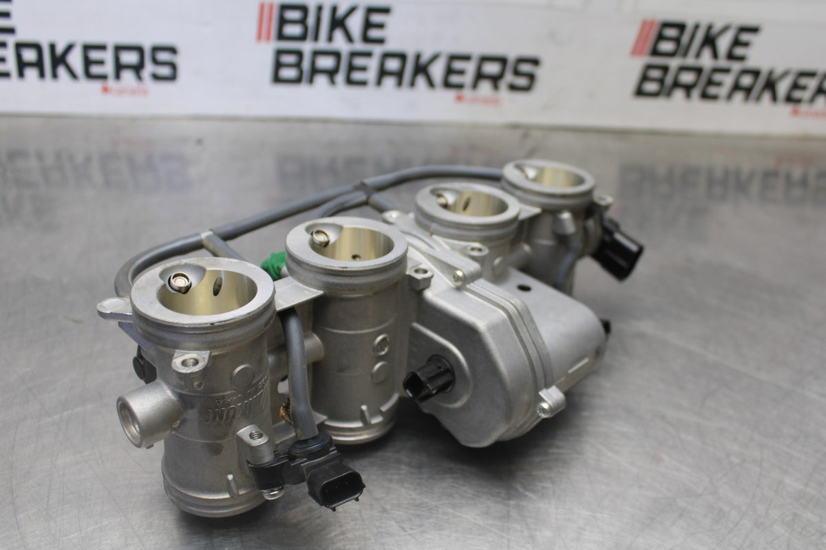 25 KAWASAKI Z900 MAIN FUEL INJECTORS / THROTTLE BODIES BB928