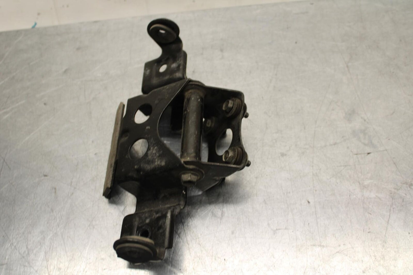 1999 Suzuki GSXR600 REAR BACK TAIL LIGHT MOUNT BRACKET BB580