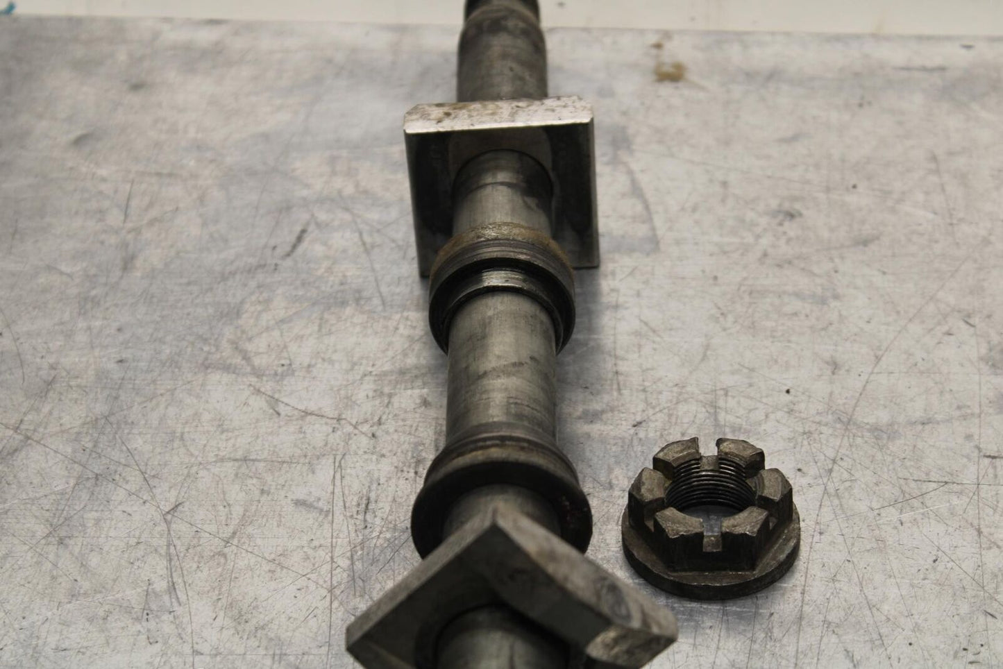 1999 Suzuki GSXR600 REAR AXLE BACK WHEEL RIM PIVOT BOLT AXEL BB580