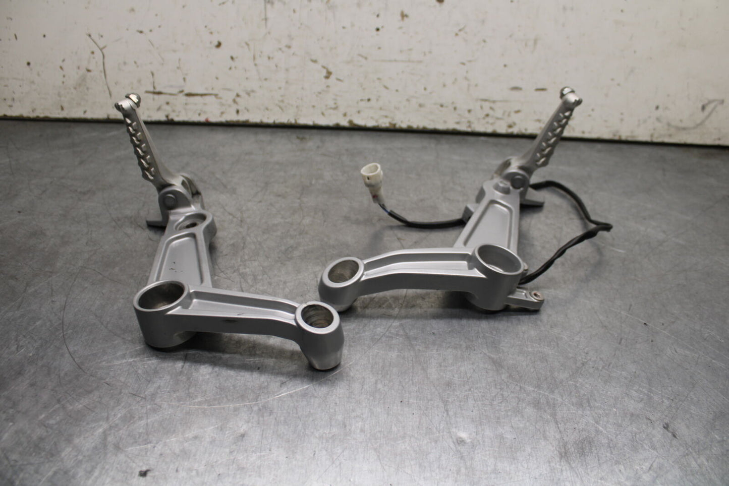 21-24 APRILIA TUONO 660 FACTORY RIGHT LEFT REARSETS REAR SET FOOT PEGS BB733