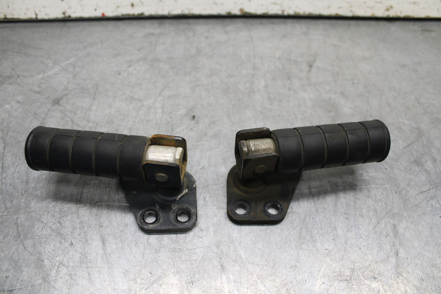 99-00 YAMAHA V STAR 1100 REAR PASSENGER FOOT STEP PEG BB711
