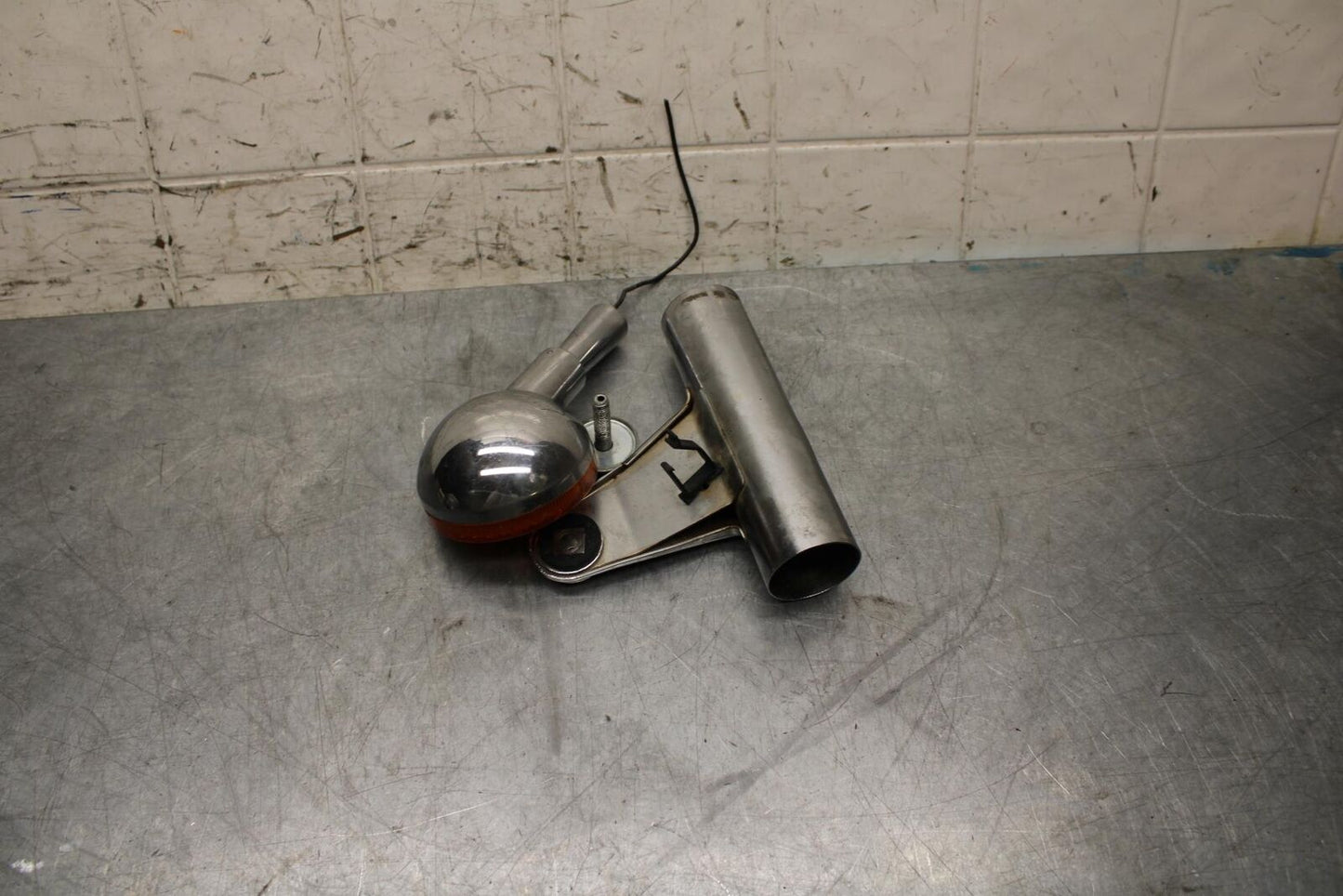 1977 Yamaha XS750 LEFT FRONT TURN SIGNAL LIGHT INDICATOR BB554