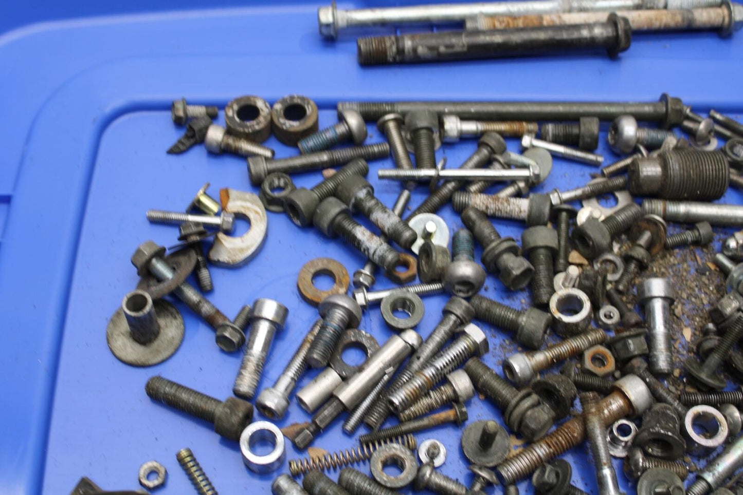 2004 Suzuki Intruder 1500 VL1500 ENGINE MOUNTING BOLTS HARDWARE MOTOR BB573