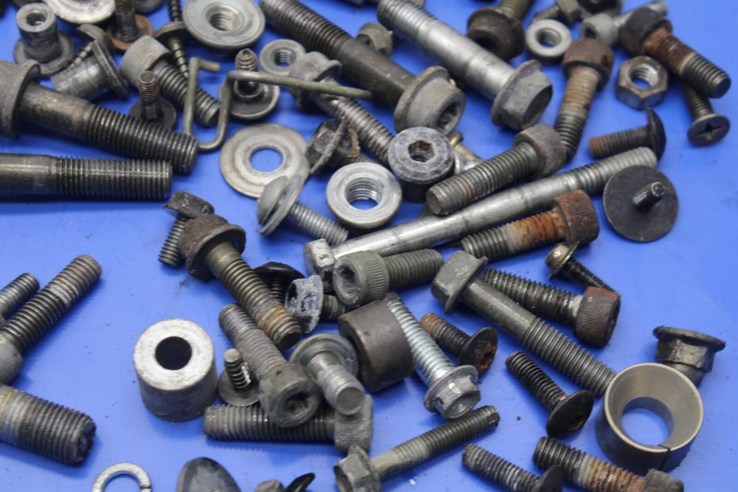 1999 Suzuki GSXR600 MISCELLANEOUS MOUNTING BOLTS HARDWARE MOTOR SCREWS BB608