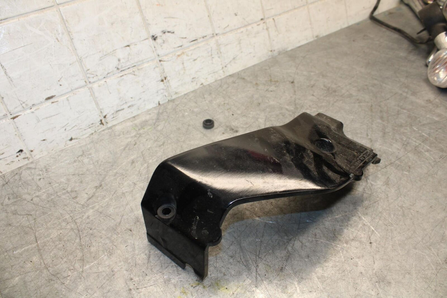 2007 Suzuki Boulevard M50 ENGINE SPROCKET PULLY SHAFT COVER BB537