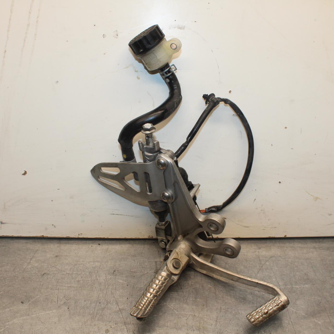 2011 Suzuki GSXR600 REAR BACK BRAKE MASTER CYLINDER W RESERVOIR BB605