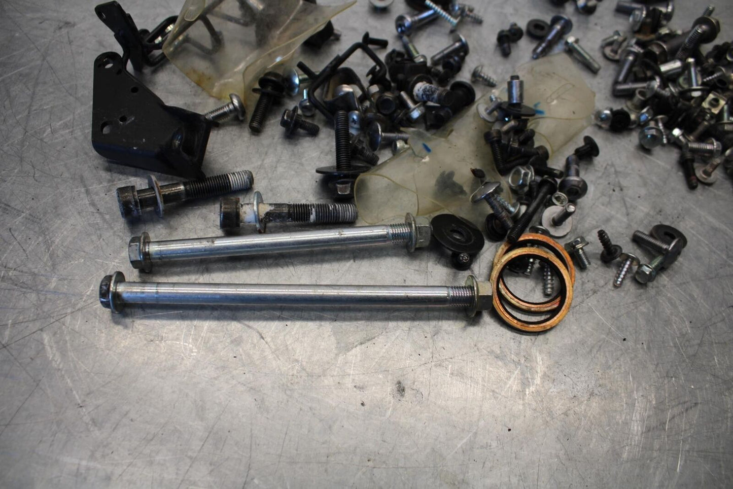 17-18 YAMAHA YZF R3 ENGINE MOUNTING BOLTS HARDWARE MOTOR random SCREWS BB438