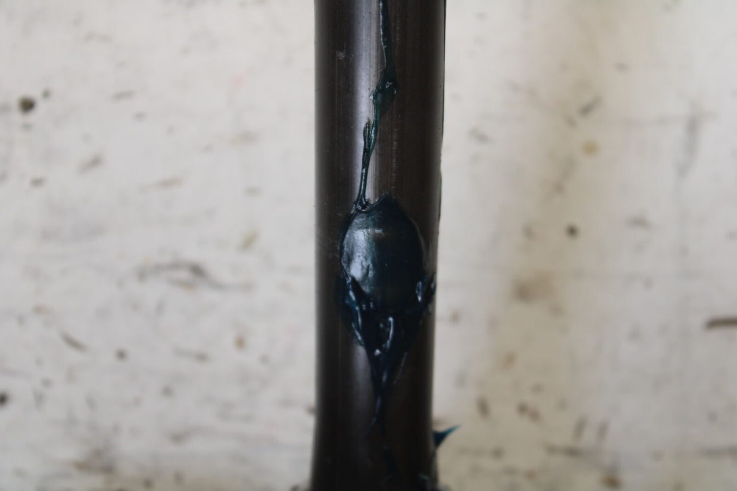 01-06 TRIUMPH TIGER 955I FRONT FORKS CLAMP LOWER TRIPLE TREE STEM BB693