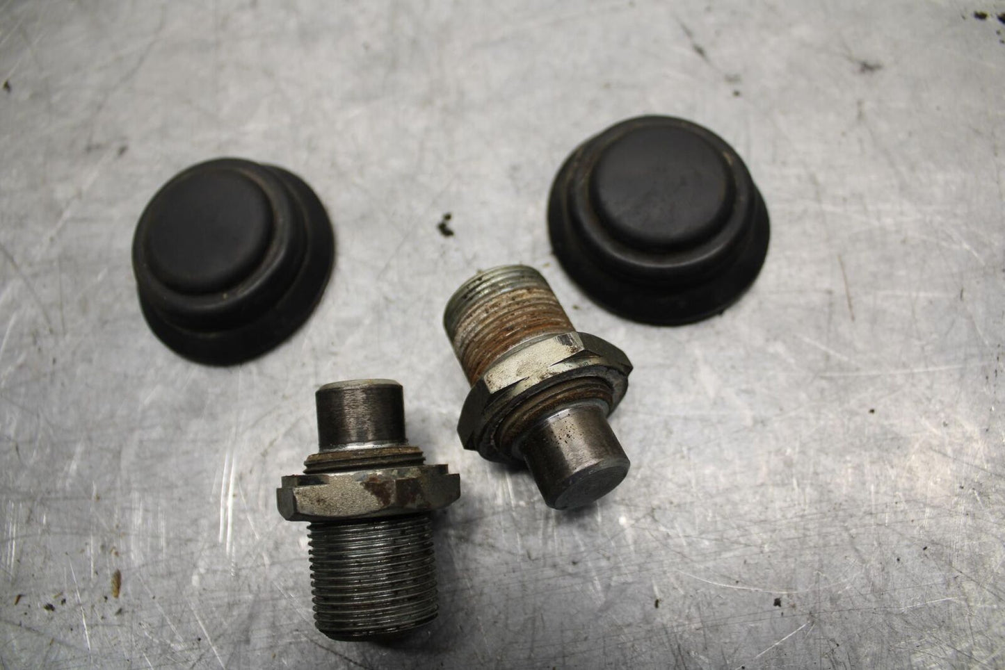 82-83 SUZUKI GS1100GL REAR BACK SWINGARM BOLT CAP COVER BB30