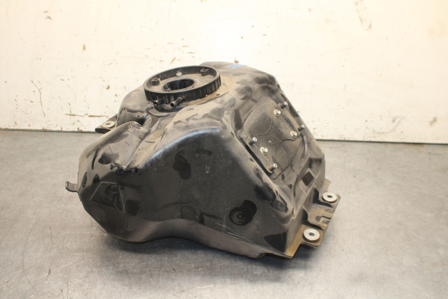 13-16 KTM 390 DUKE GAS TANK FUEL CELL PETROL RESERVOIR BB748