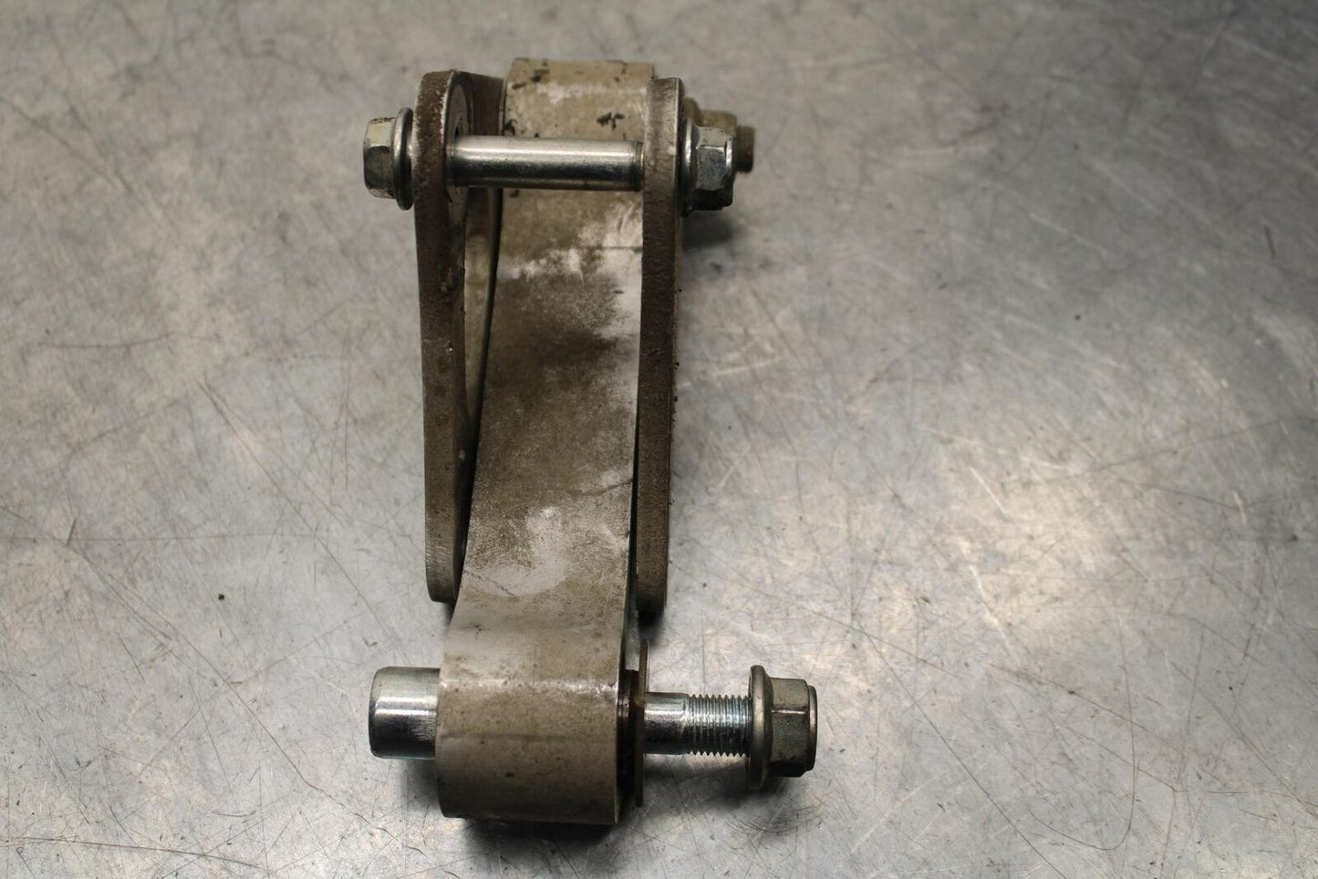 20 SUZUKI GSXR 1000 REAR DOGBONE SHOCK LINKAGE LINK BB597