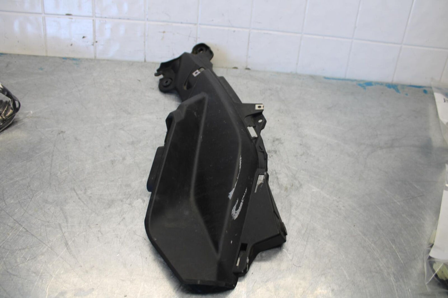 17-18 YAMAHA YZF R3 PLASTIC LEFT INNER FAIRING COWL PANEL TRIM BB438