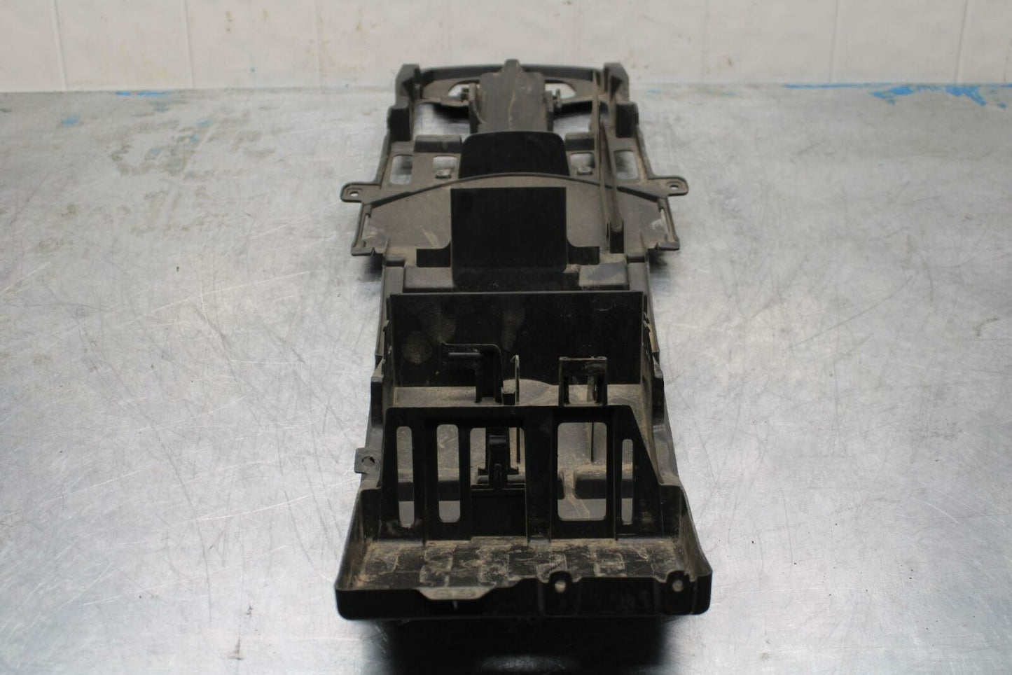15-21 SUZUKI GSXR600 REAR BACK TAIL UNDERTAIL BATTERY TRAY PLASTIC BB418