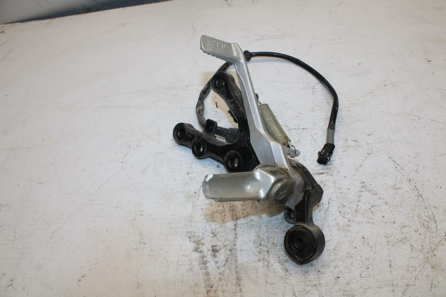 08-17 YAMAHA YZF R6 RIGHT REARSET REAR SET DRIVER FOOT PEG REST STOP BB354