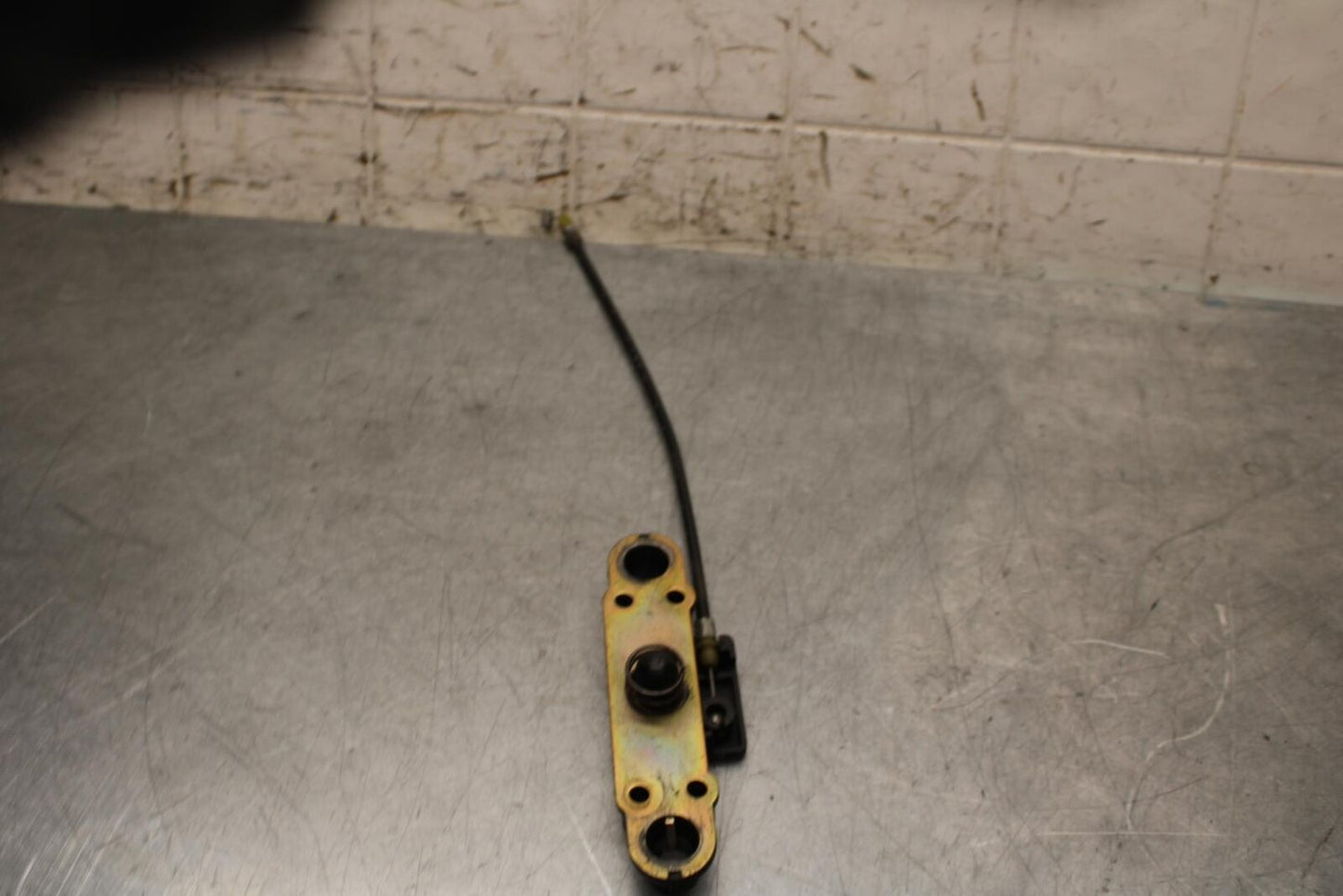 1997 Suzuki Bandit 1200 GSF1200S SEAT LATCH BB559