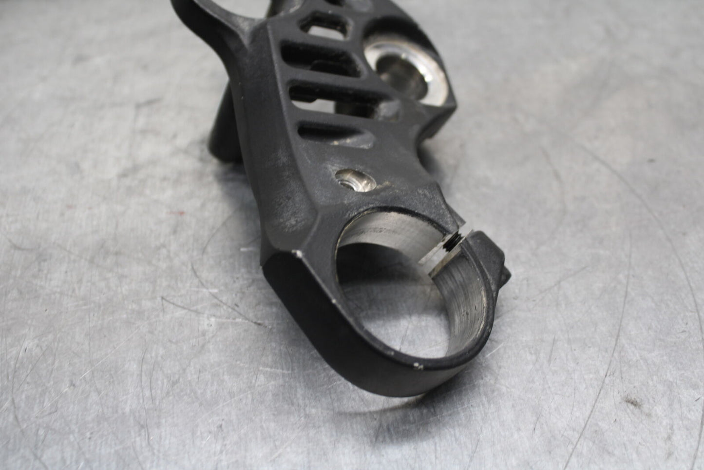 19-24 YAMAHA R3 FORKS UPPER TRIPLE TREE CLAMP BB736