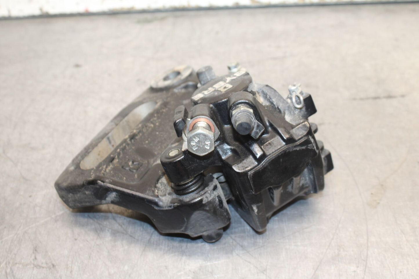 13-16 KTM 390 DUKE REAR BACK BRAKE CALIPER W MOUNT BRACKET BB748