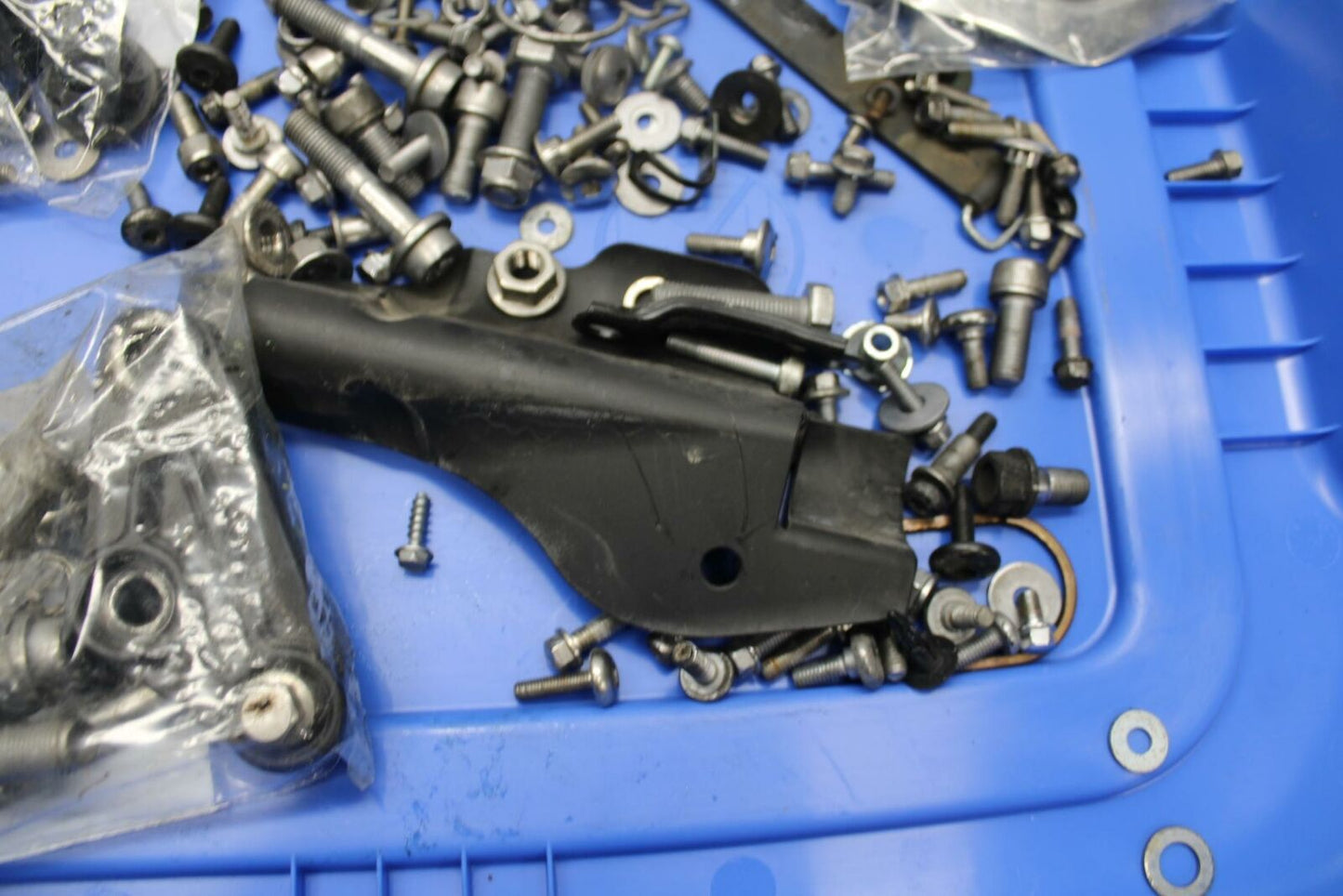 08-11 TRIUMPH SPEED TRIPLE HARDWARE SCREWS BB366