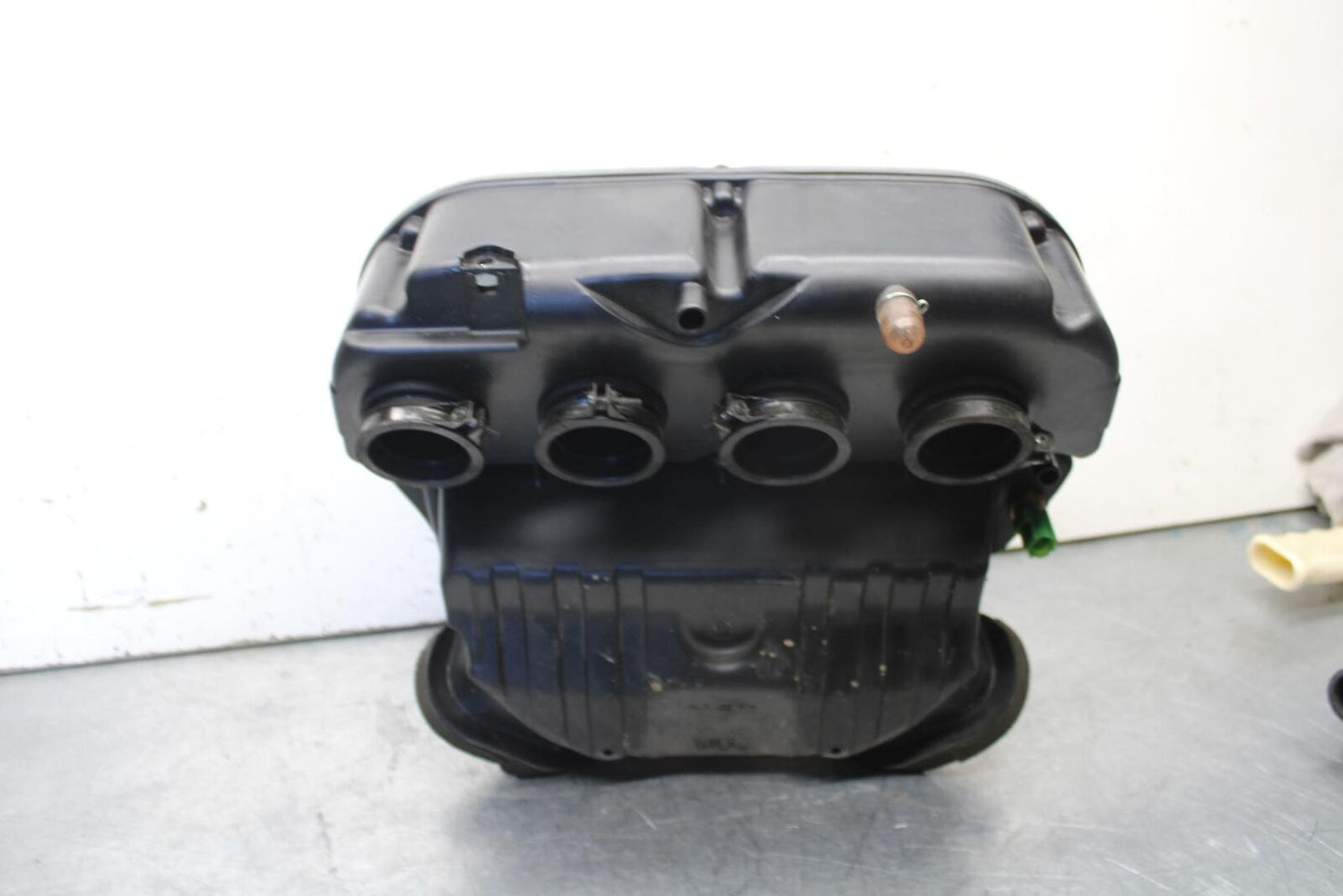 01-03 SUZUKI GSXR600 AIRBOX AIR INTAKE FILTER BOX 13700-39F00 BB639