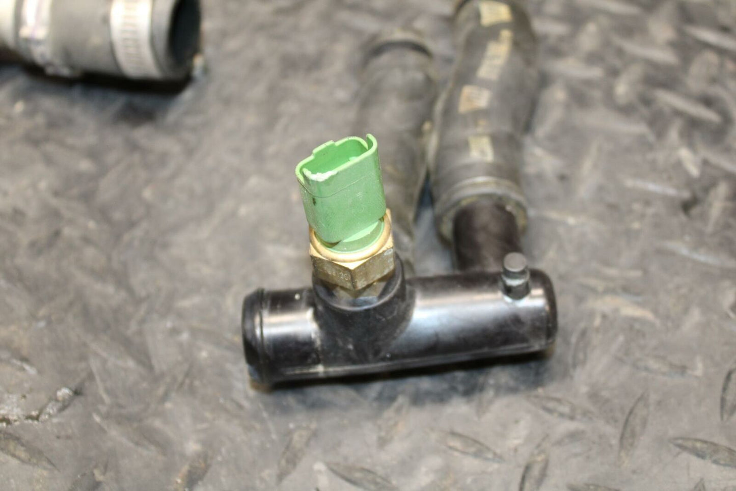 10-11 APRILIA RSV4 R HOSES ENGINE COOLANT WATER PIPES THERMOSTAT HOUSING BB202