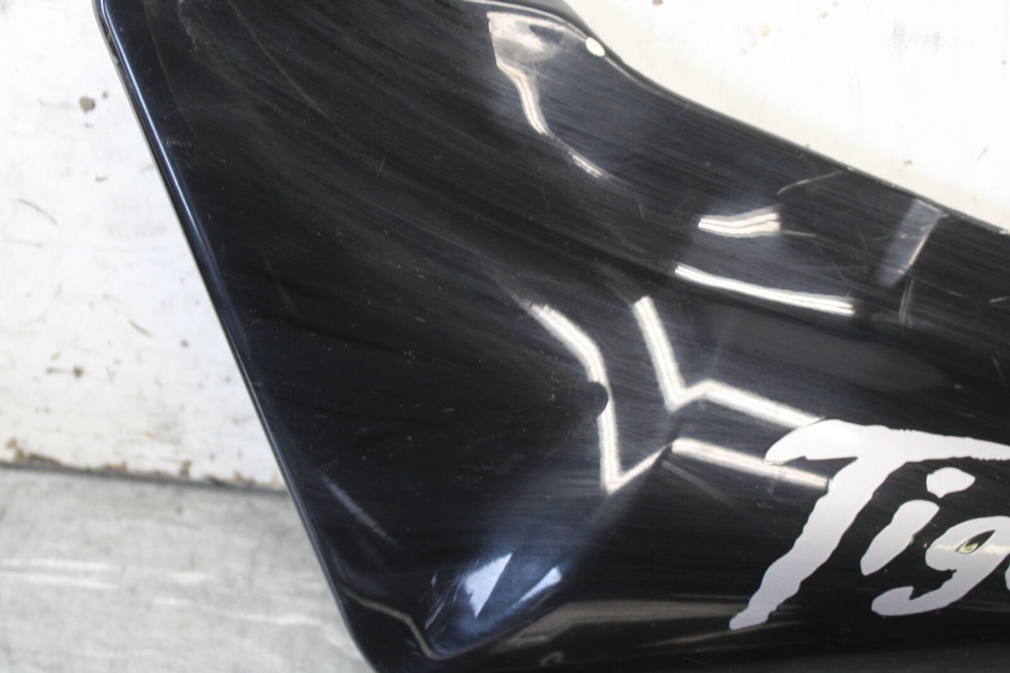 01-06 TRIUMPH TIGER 955I RIGHT LEFT FRONT SIDE SEAT PANELS TRIMS COWLS BB693