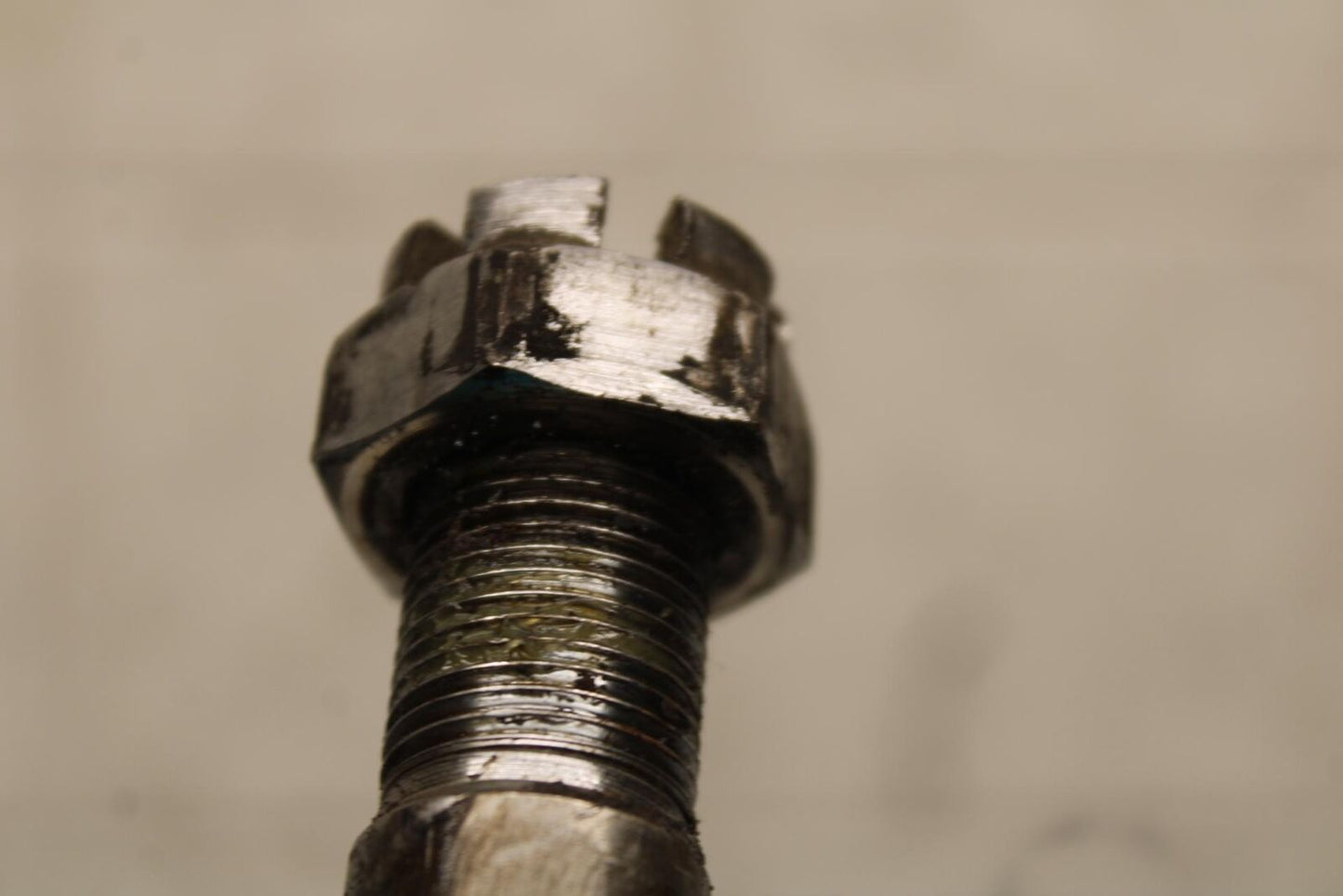 1979 Yamaha XS1100 REAR AXLE BACK WHEEL RIM BOLT AXEL 2H7-25381-00-00 BB572