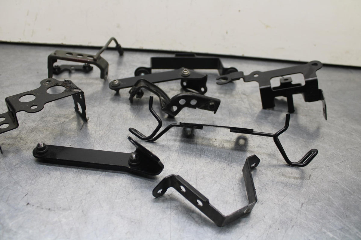 17-20 KAWASAKI 650 EX650 ABS GAS TANK RESERVOIR BRACKET AND MISCELLANEOUS BB88