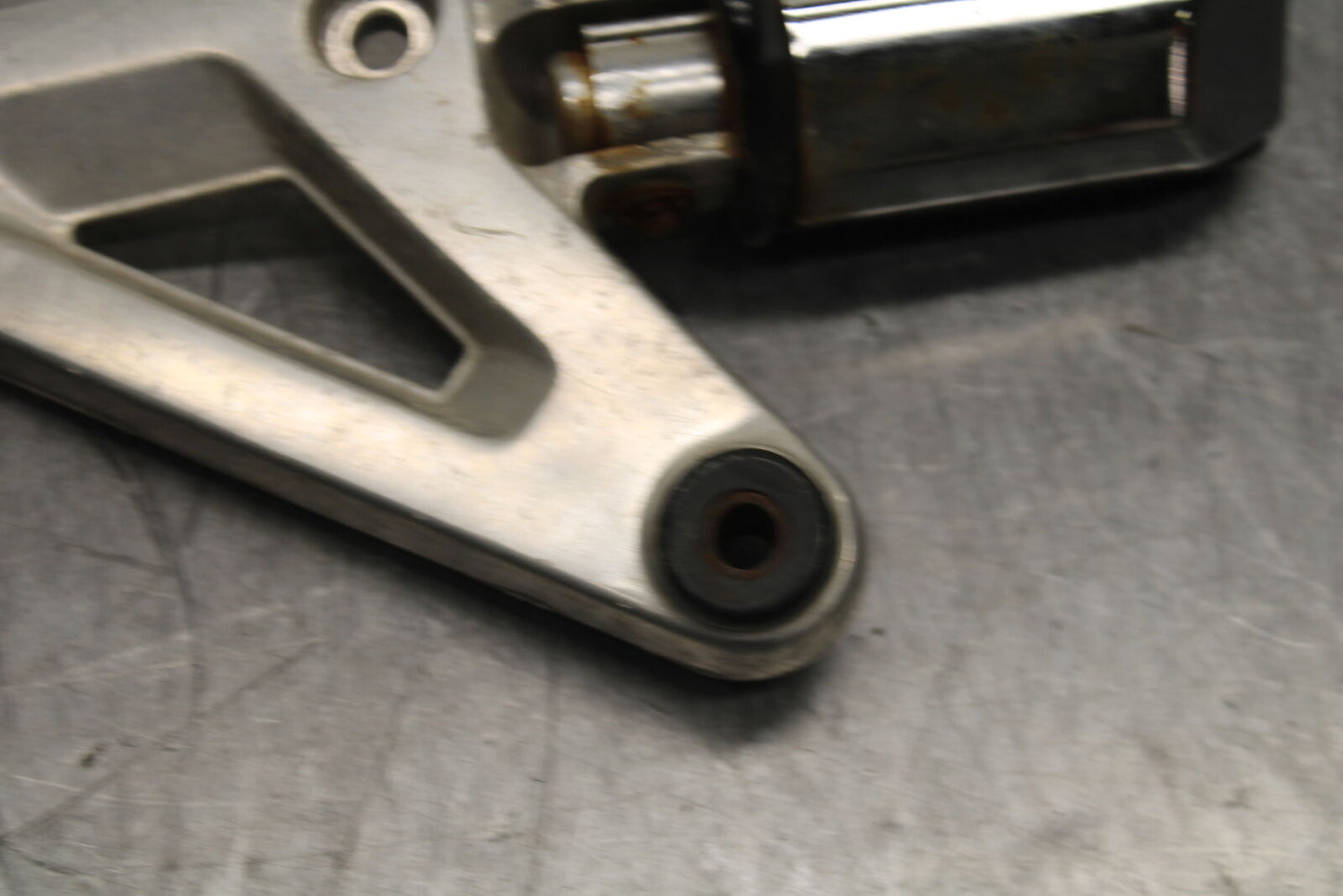 82-83 HONDA V45 MAGNA REAR PASSENGER FOOT STEP PEG BB107