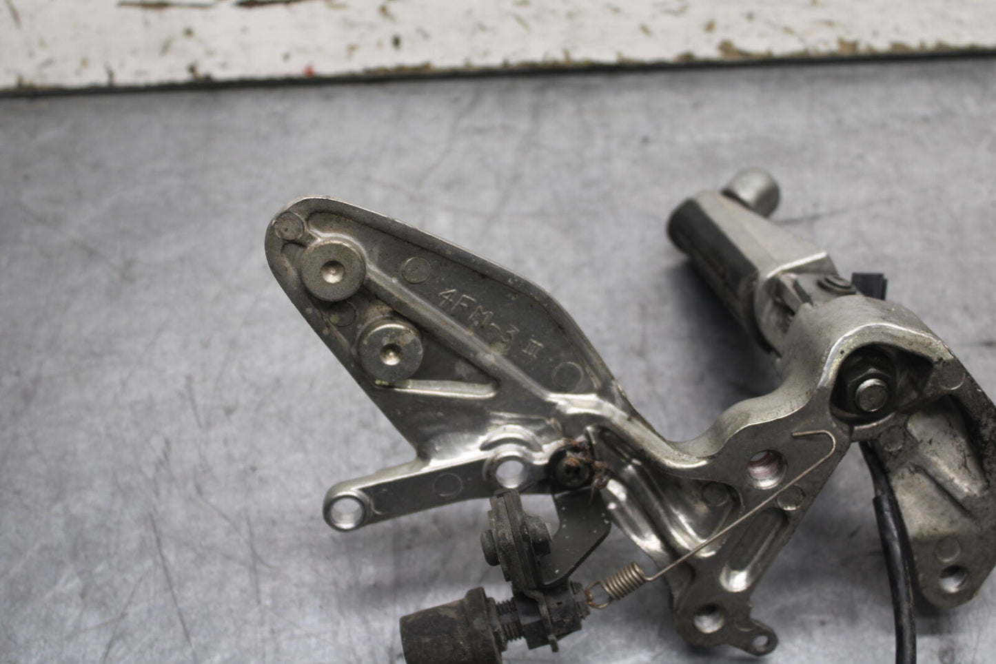 96-07 YAMAHA YZF600R RIGHT REARSET REAR SET DRIVER FOOT PEG REST STOP BB746
