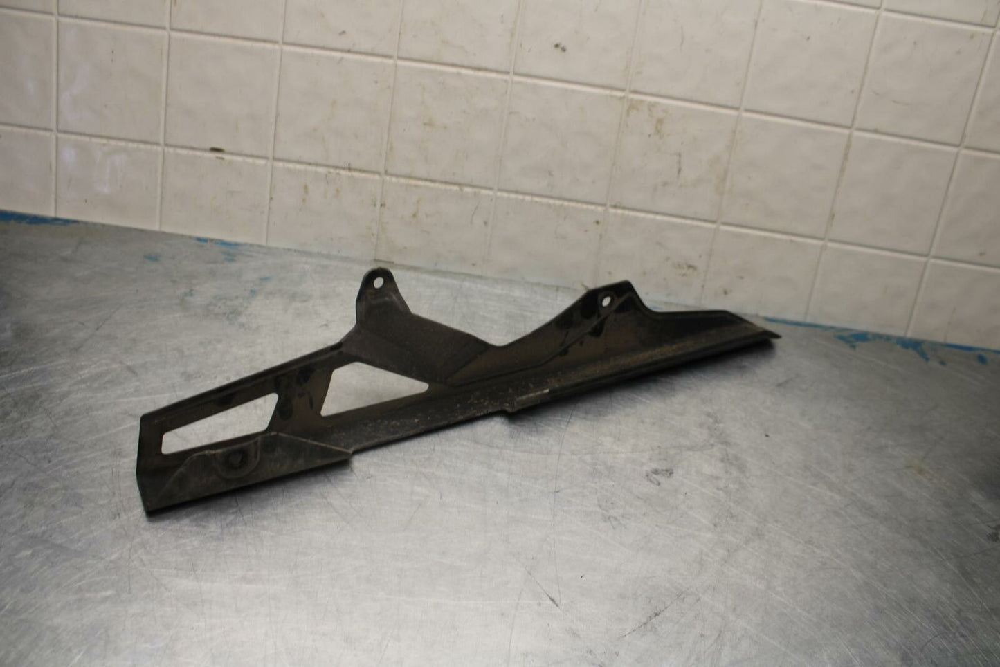 11-22 SUZUKI GSXR600 REAR BACK DRIVE CHAIN GUARD COVER SHIELD BB422