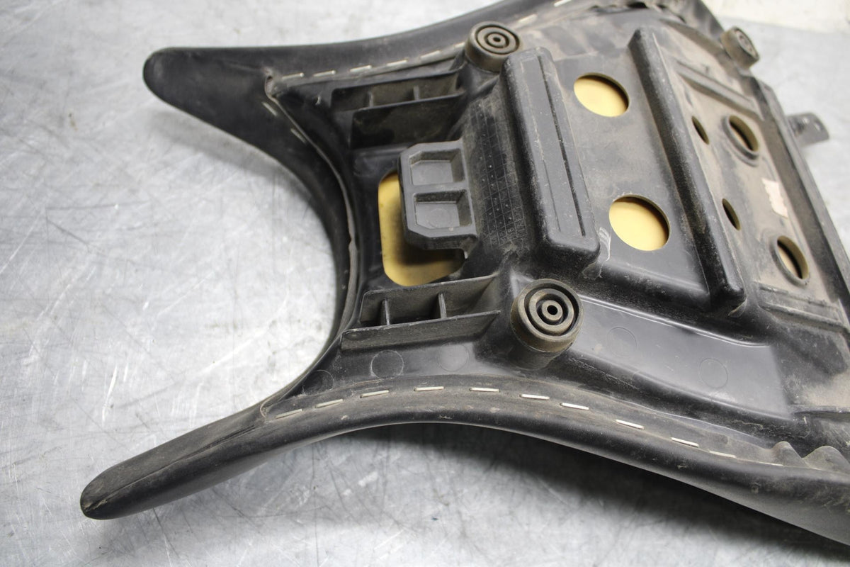 2015 Yamaha YZF R3 FRONT DRIVERS SEAT PAD SADDLE PILLION 1WD-F4710-00-00 BB526