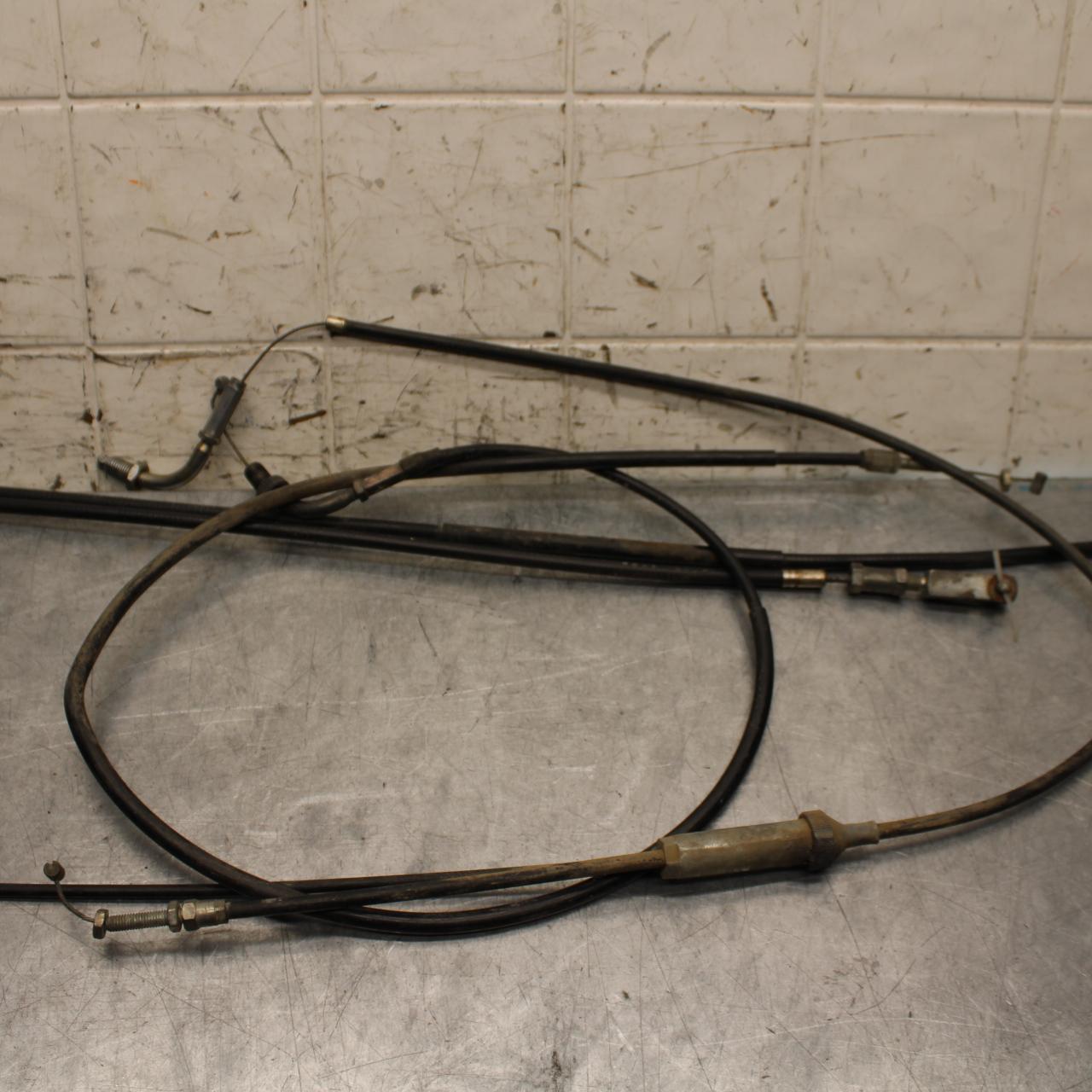 75 SUZUKI GT 550 CLUTCH THROTTLE BRAKECABLE LINE BB67