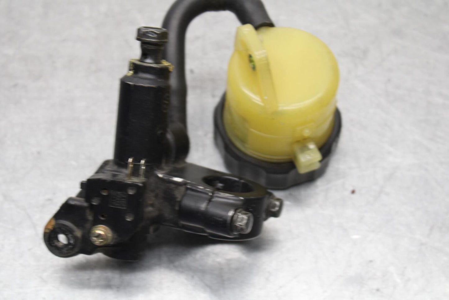 01-03 SUZUKI GSXR600 FRONT BRAKE MASTER CYLINDER BB639