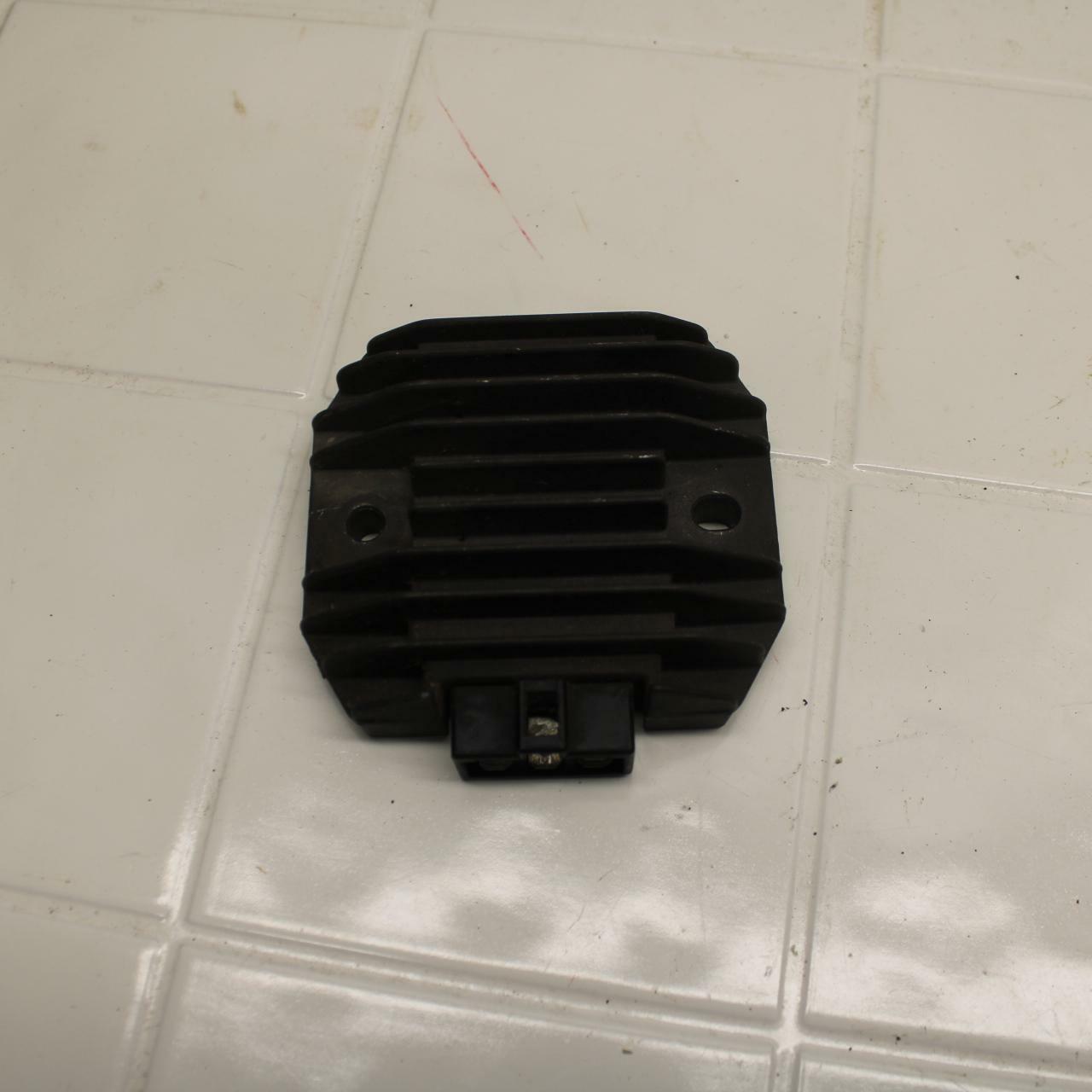 99-00 YAMAHA YZF R6 RECTIFIER VOLTAGE REGULATOR 4JH-81960-01-00 BB04
