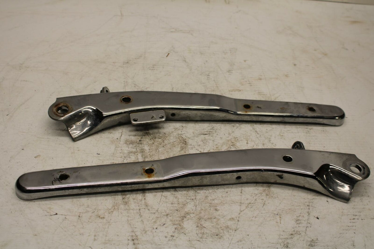 00-07 HONDA SHADOW SABRE 1100 REAR PASSENGER FENDER GRAB RAIL BB355