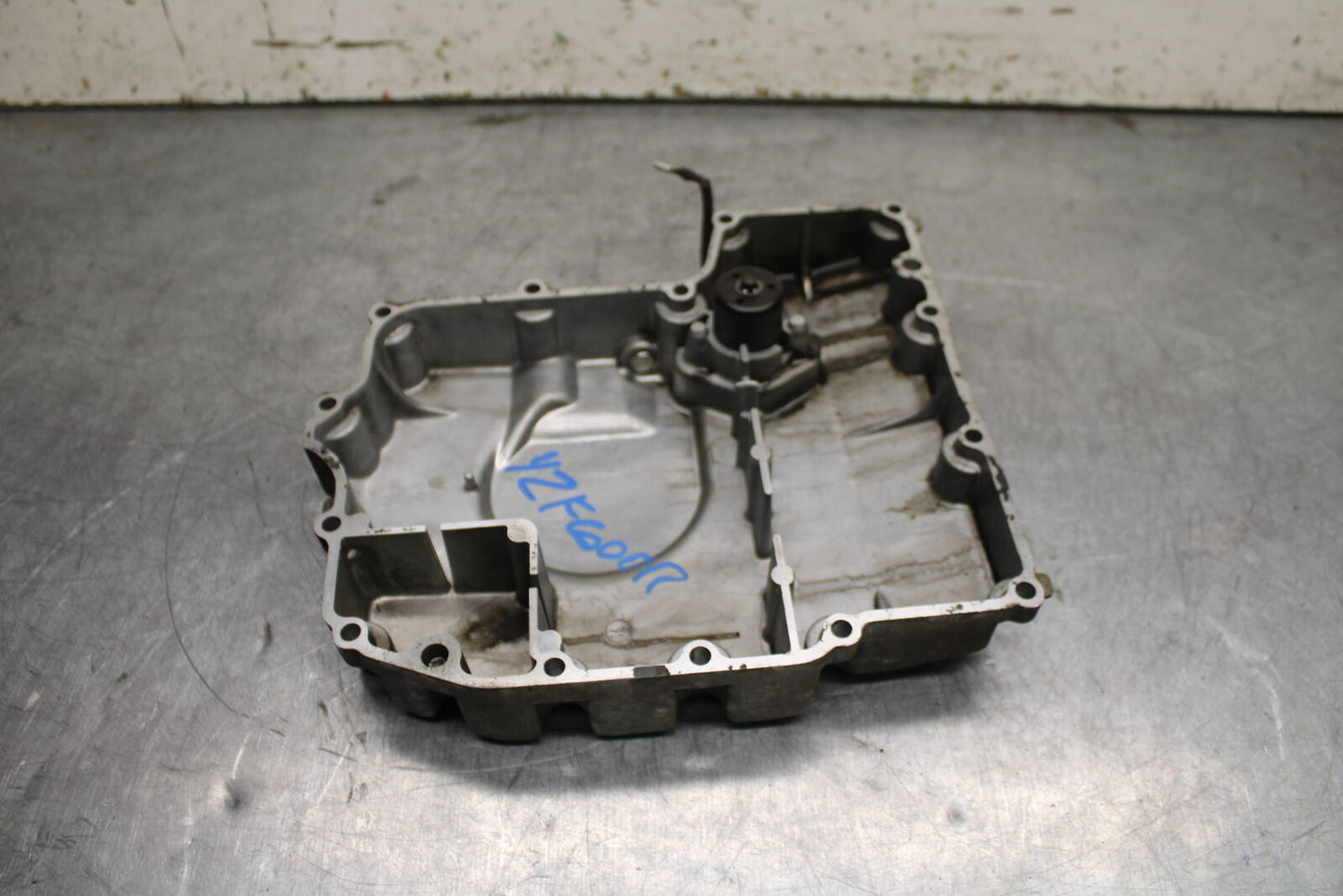 96-07 YAMAHA YZF600R ENGINE MOTOR BOTTOM OIL PAN COVER BB746
