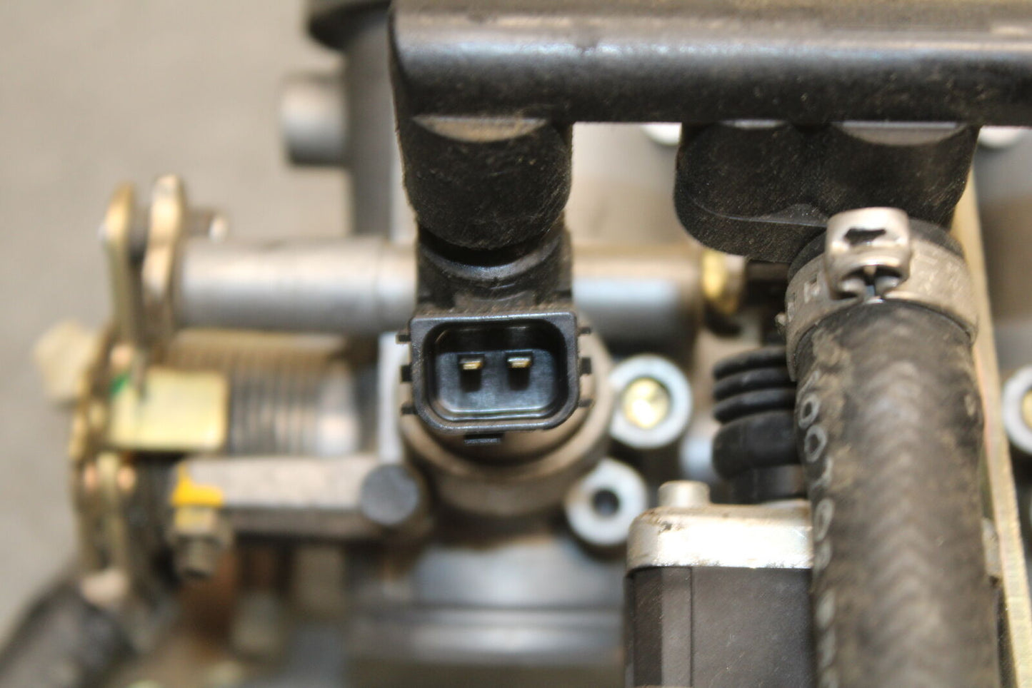 03-04 TRIUMPH DAYTONA 600 MAIN FUEL INJECTORS / THROTTLE BODIES BB745